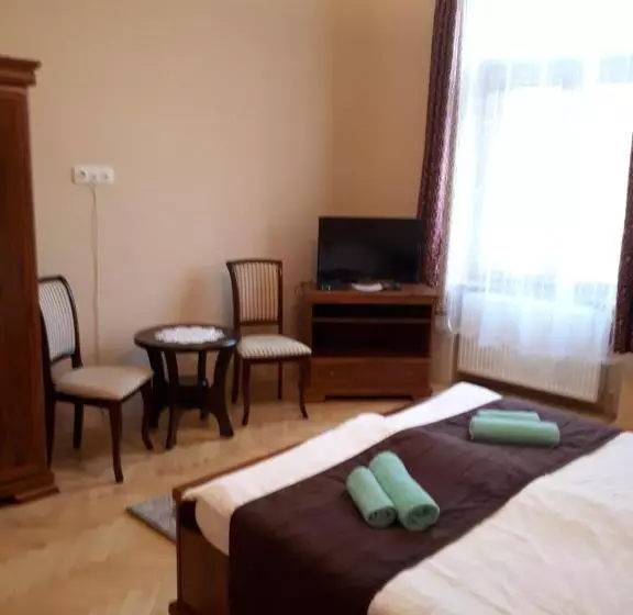 ペンション Csanabella House