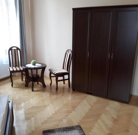 بنسيون Csanabella House