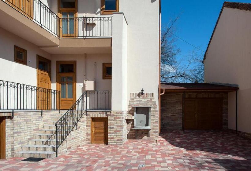 بنسيون Csanabella House