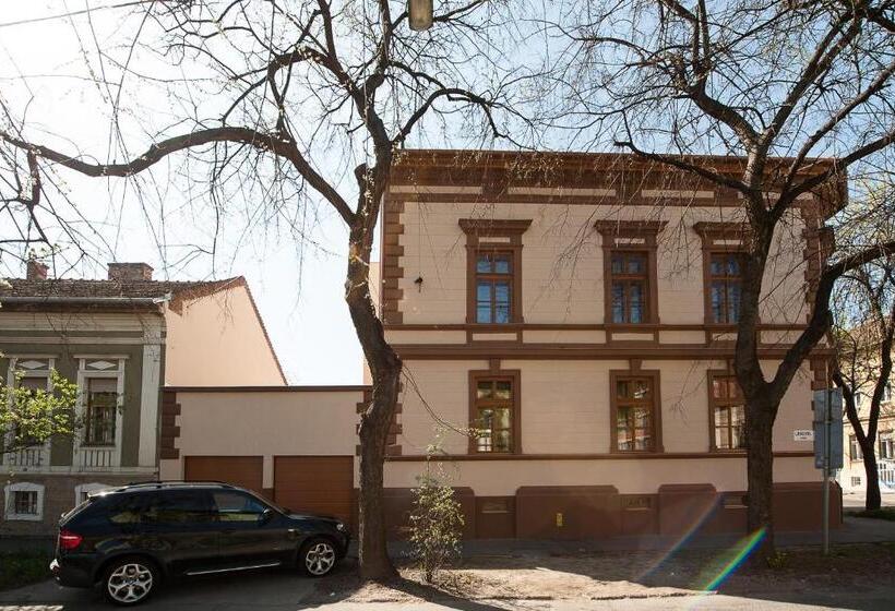 بنسيون Csanabella House