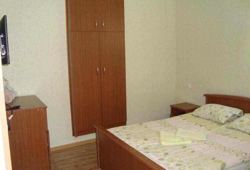 پانسیون Chicho Guesthouse