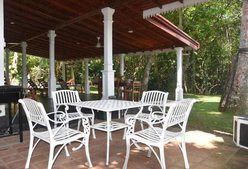 ペンション Sethra Villa Bentota