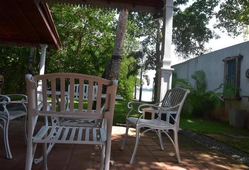 ペンション Sethra Villa Bentota