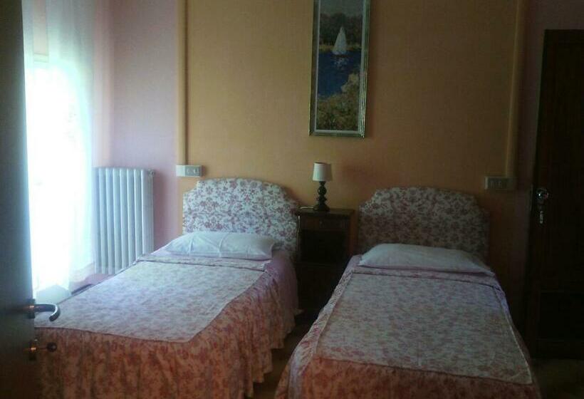 پانسیون Villa Montrona Rr