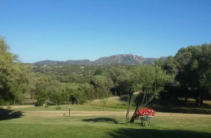 هتل Agriturismo Sa Mendhula