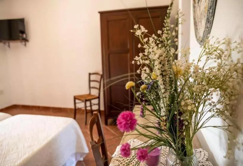 هتل Agriturismo Sa Mendhula