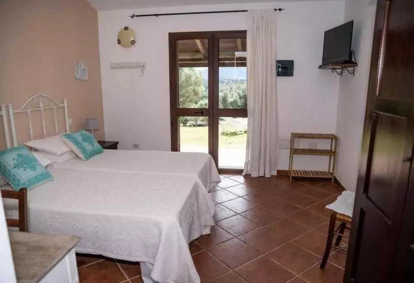 هتل Agriturismo Sa Mendhula