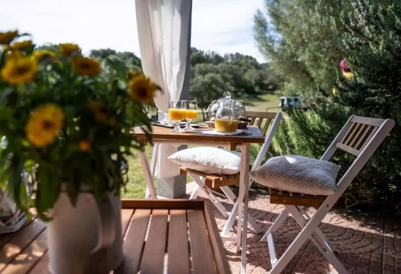 هتل Agriturismo Sa Mendhula