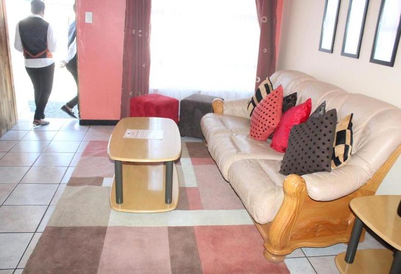 بنسيون Phomolo Guest House