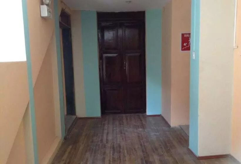 پانسیون Hostal Buenos Aires