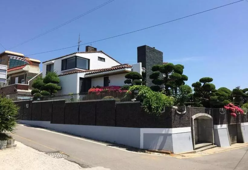 ペンション Oasita Hostel