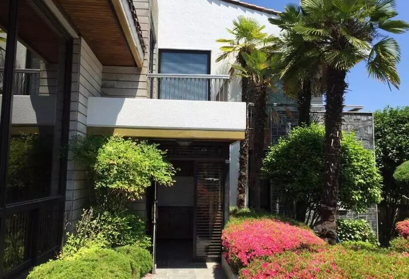 ペンション Oasita Hostel