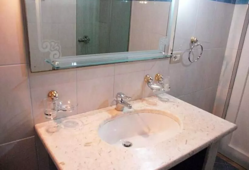 پانسیون Villa Mucho