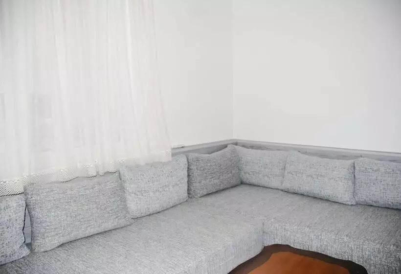 پانسیون Villa Mucho