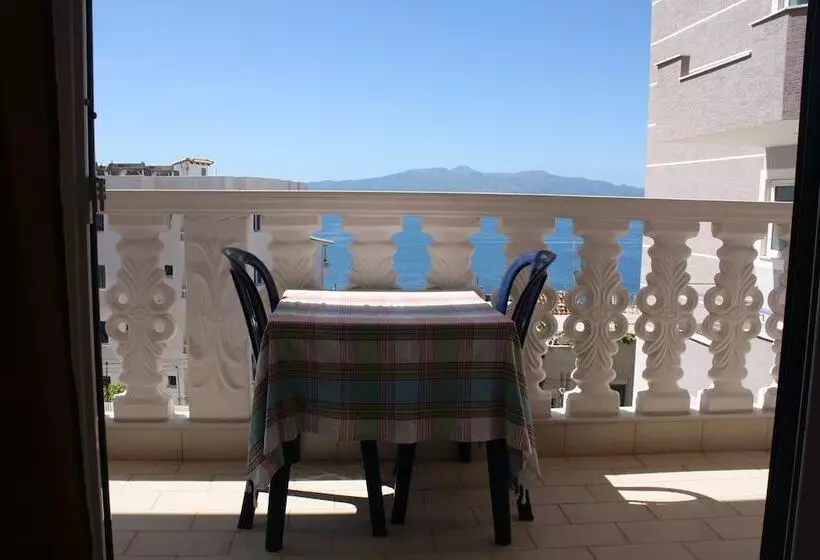 پانسیون Villa Mucho