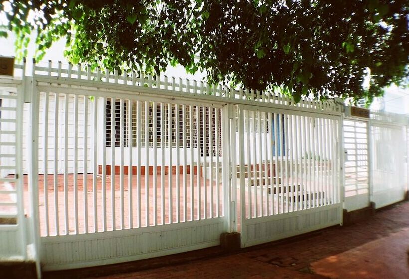 פנסיון Quillahost Guesthouse