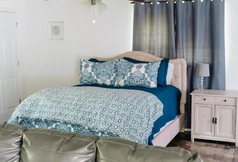 Retkeilymaja Anchor Inn And Suites