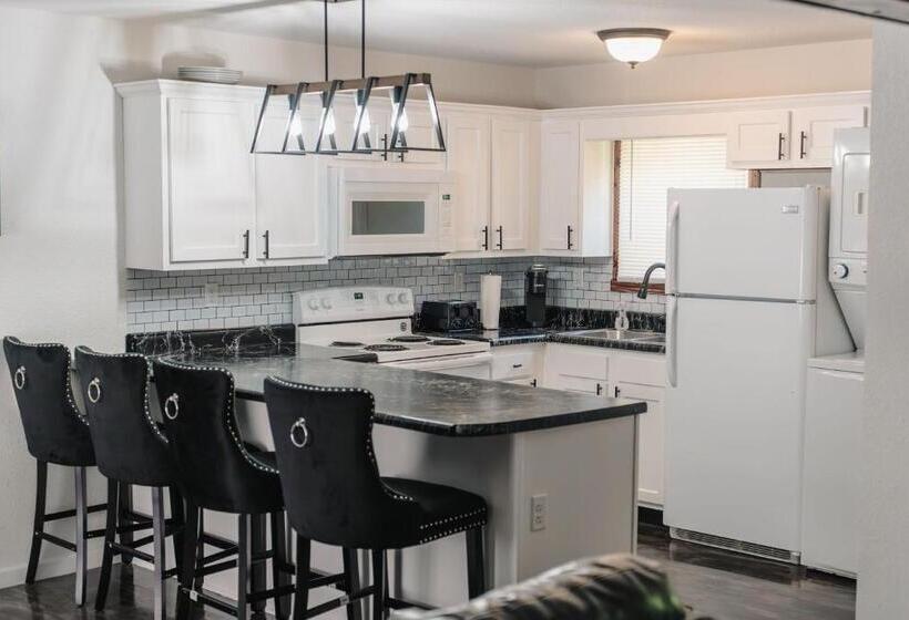 فندق صغير Anchor Inn And Suites