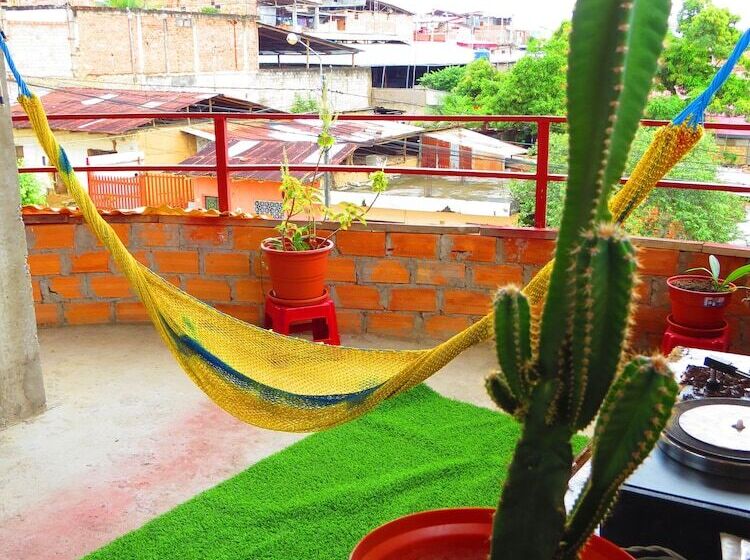 هاستل Flor Del Valle