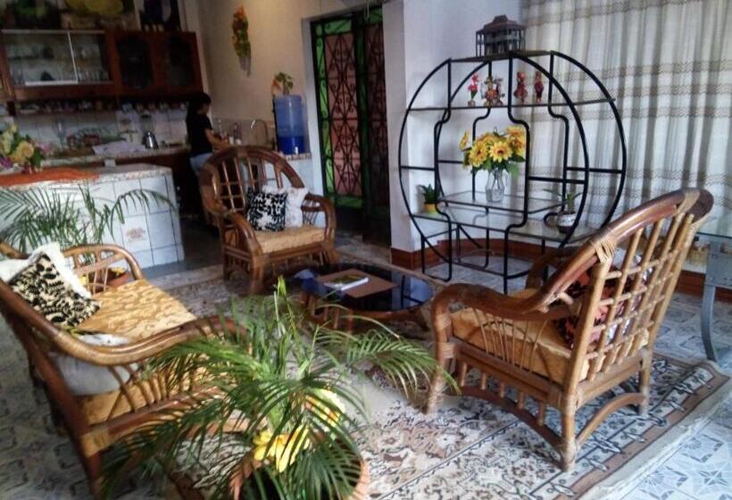 Pension Sarisa House