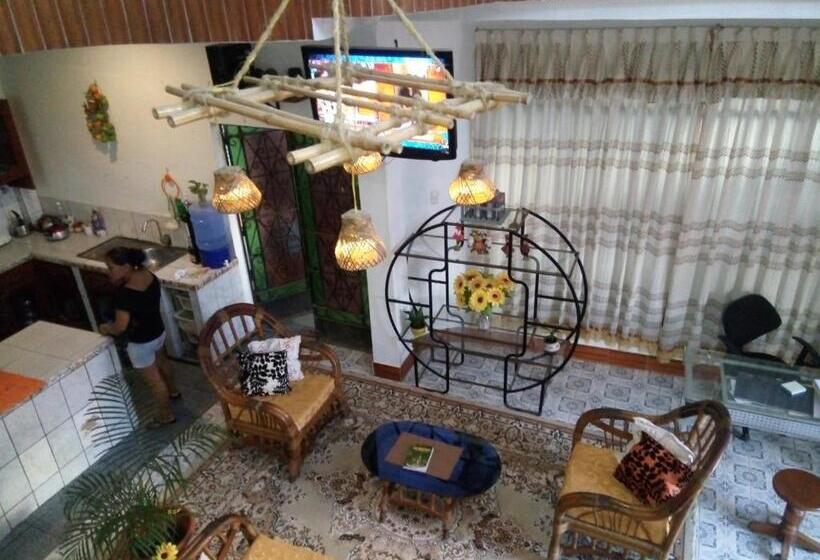 Pension Sarisa House