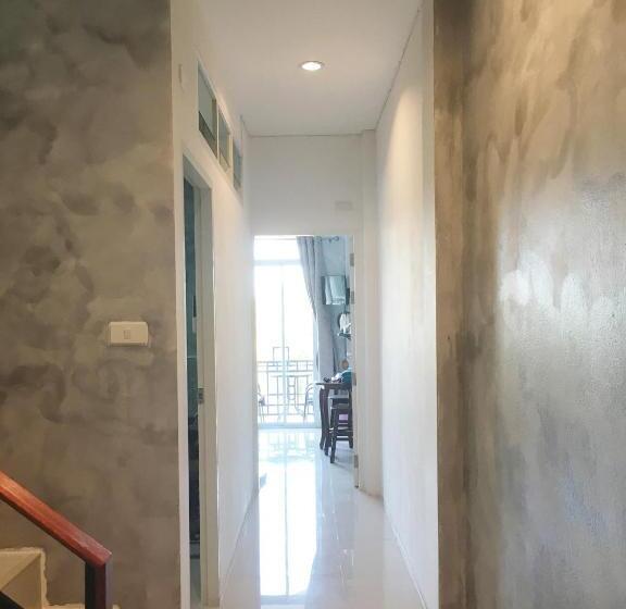 پانسیون You In House Urt Surathani Airport