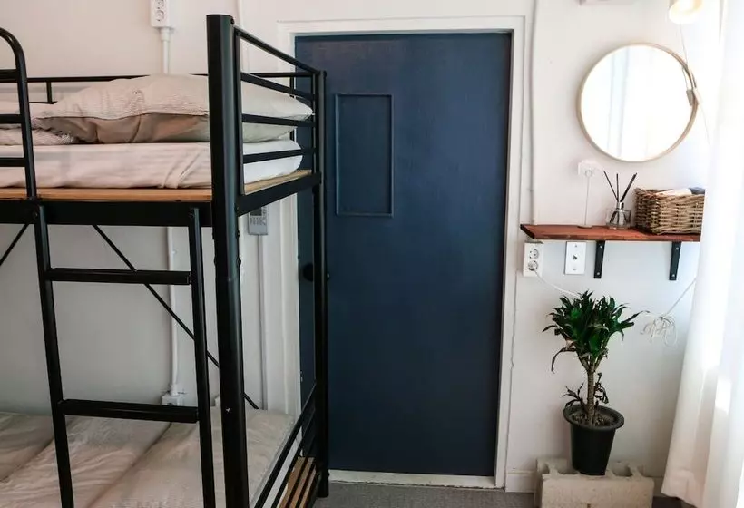 ペンション Bomn Guesthouse  Hostel