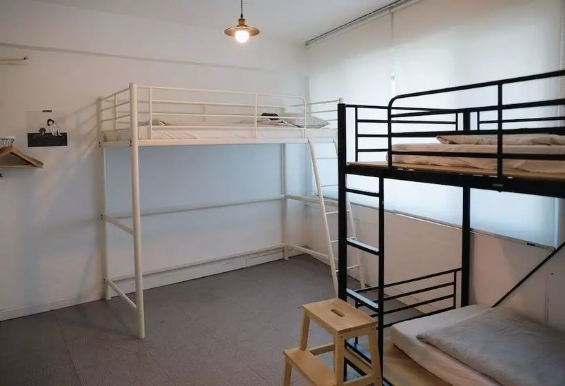 ペンション Bomn Guesthouse  Hostel