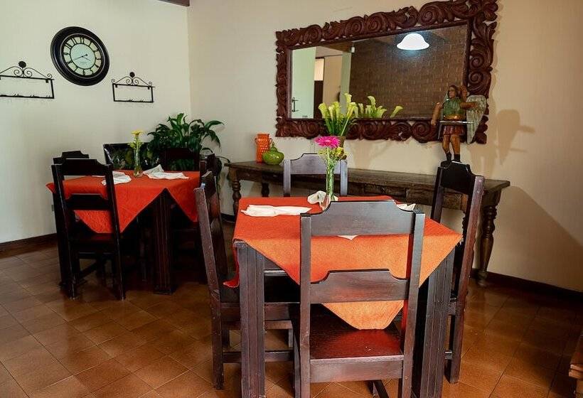 پانسیون Hostal Donde Regina