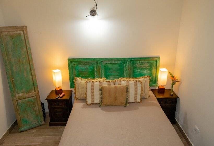 پانسیون Hostal Donde Regina