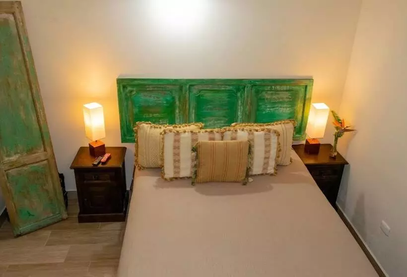 پانسیون Hostal Donde Regina