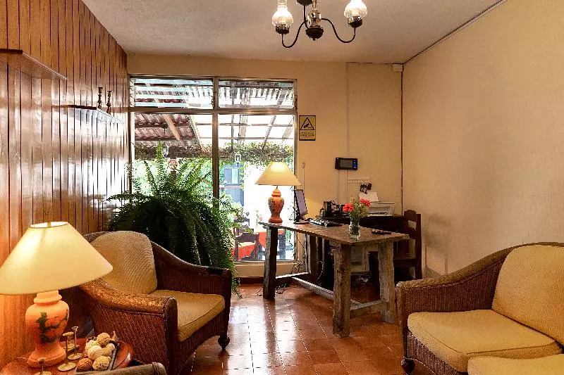 پانسیون Hostal Donde Regina