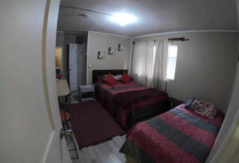 پانسیون Hostal Los Guindos