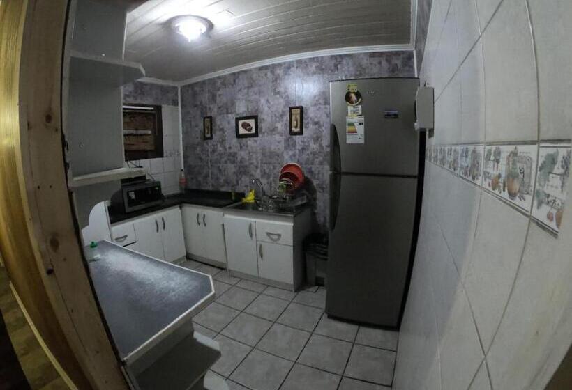 پانسیون Hostal Los Guindos