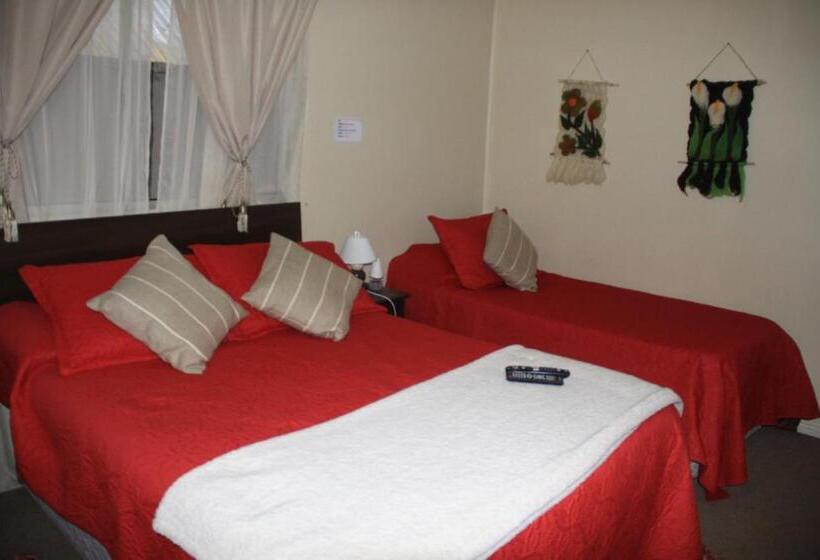 پانسیون Hostal Los Guindos