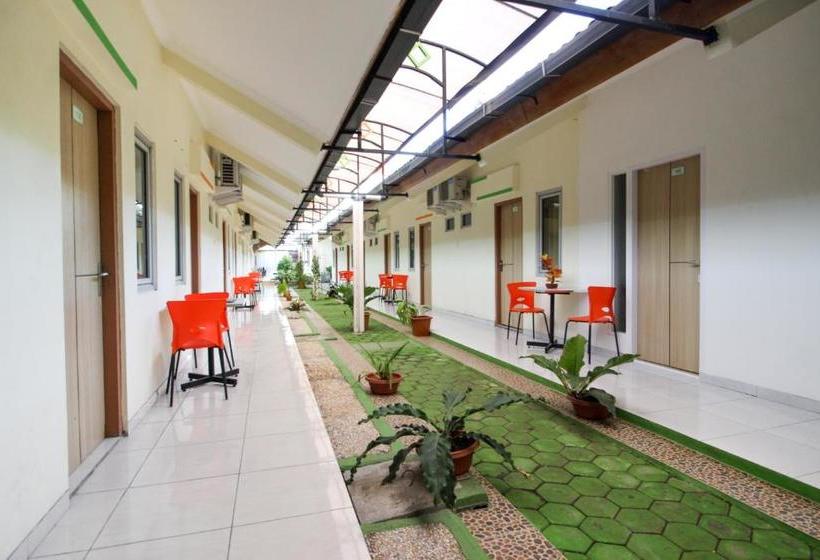 פנסיון Reddoorz @ Jakal Bawah 2