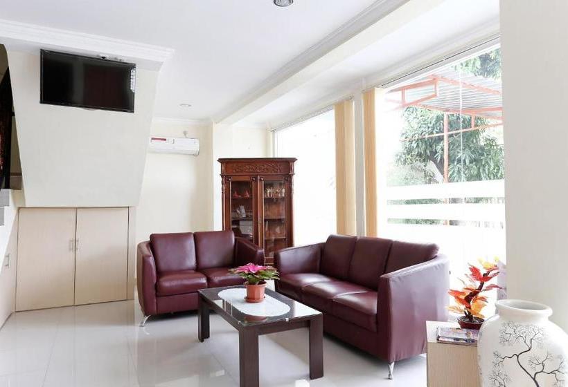 פנסיון Reddoorz @ Jakal Bawah 2