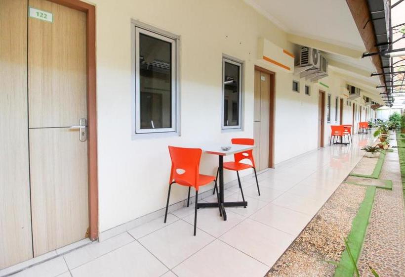 פנסיון Reddoorz @ Jakal Bawah 2