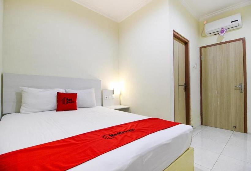 פנסיון Reddoorz @ Jakal Bawah 2