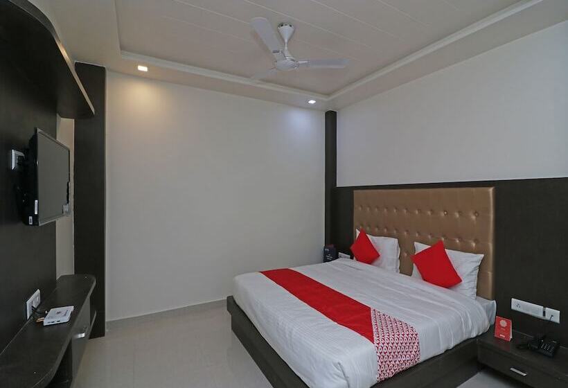 Hôtel Oyo 22979 Saffron