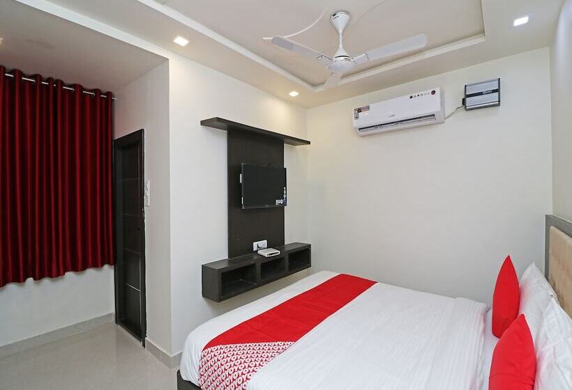 Hôtel Oyo 22979 Saffron