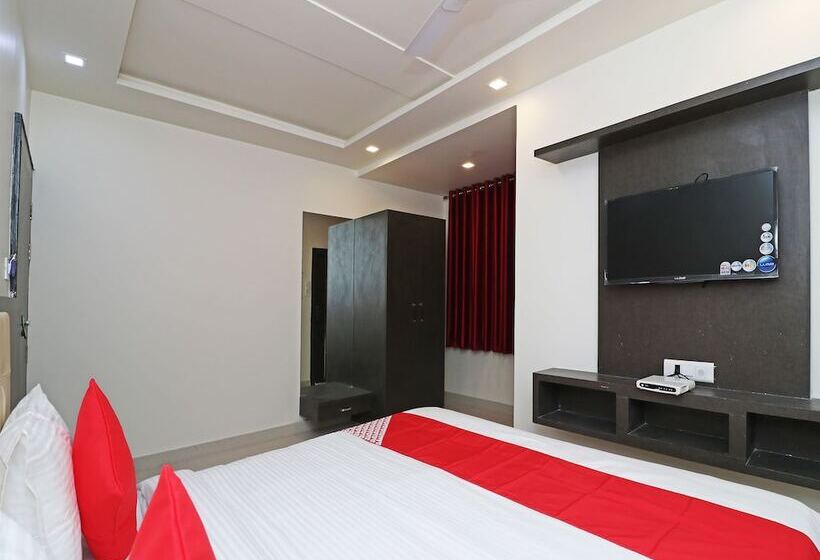 Hôtel Oyo 22979 Saffron