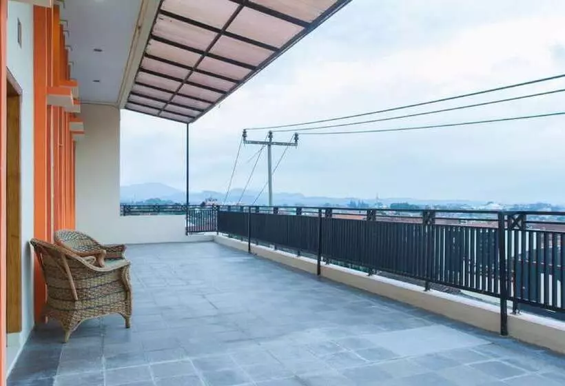 Hotelli Reddoorz @ Pataruman Garut