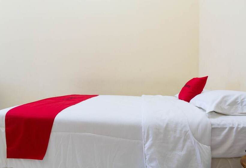 בית מלון כפרי Reddoorz @ Pataruman Garut