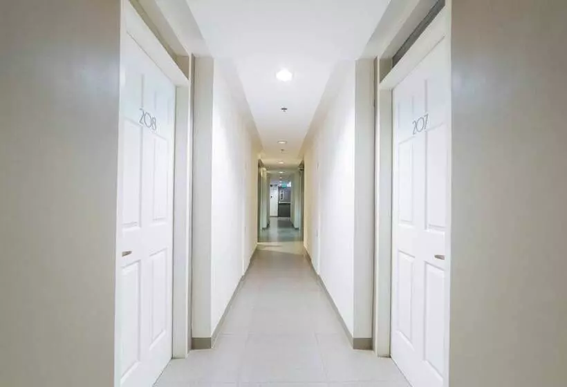 ホテル Reddoorz Plus @ Roxas Street Davao