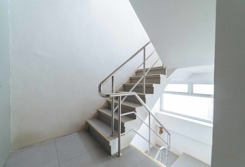 ホテル Reddoorz Plus @ Roxas Street Davao