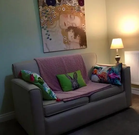 膳宿费 The Glen Mona