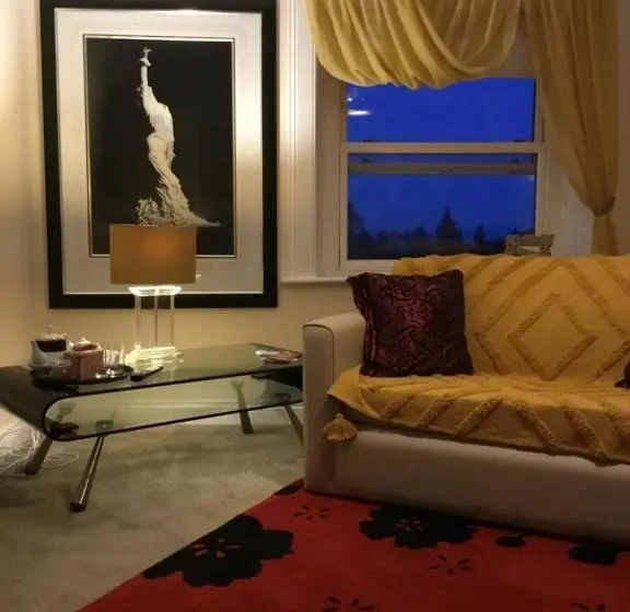 膳宿费 The Glen Mona