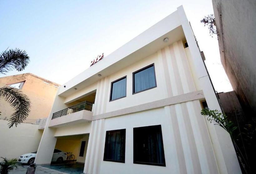 Hotelli Oyo 31031 Ds Royal Guest House