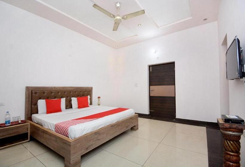 Hotelli Oyo 31031 Ds Royal Guest House